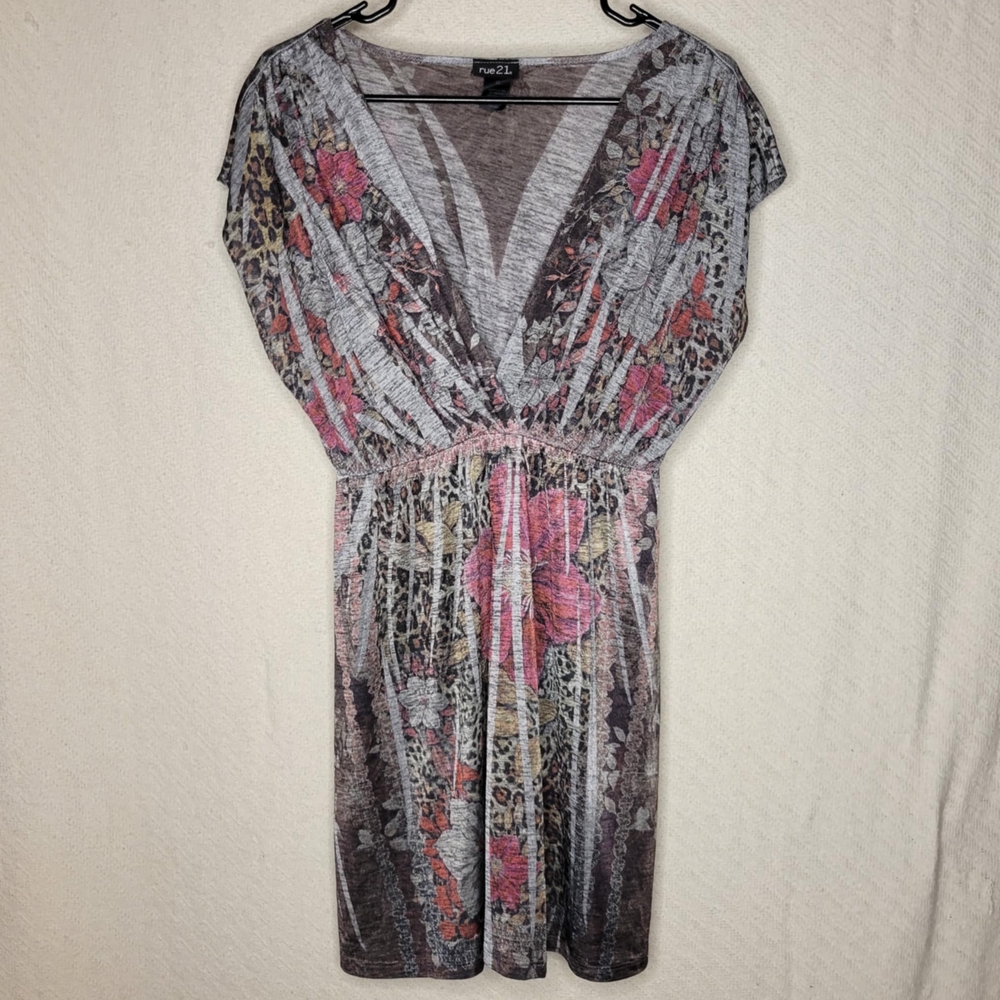 Rue21 Gray and Pink Patterned Top